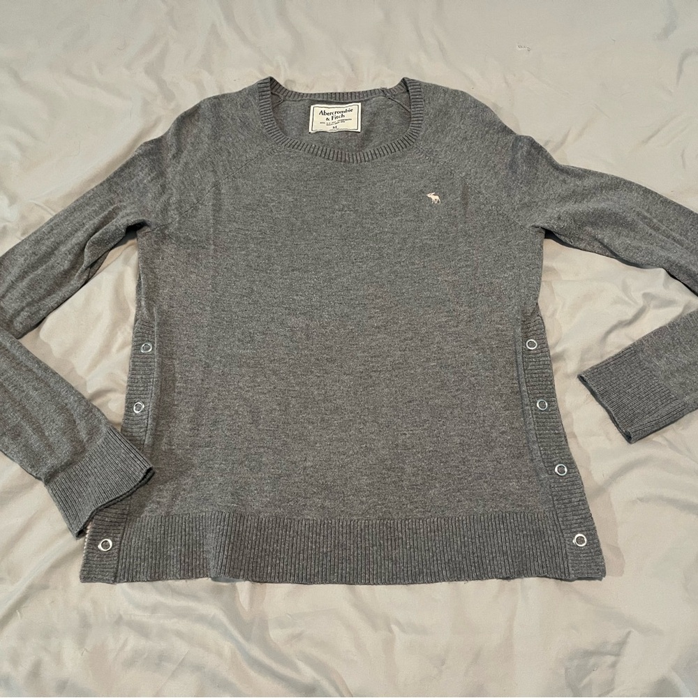 Abercrombie & Fitch Gray Crew Neck Sweater with Ribbed Detailing